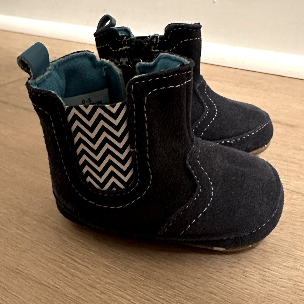 NEW Robeez Maddox 100% suede leather baby boots